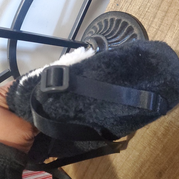 Nike Swoop Futura 365 Faux Fur Crossbody Bag in Black and White - Streetwear - Picture 10 of 12